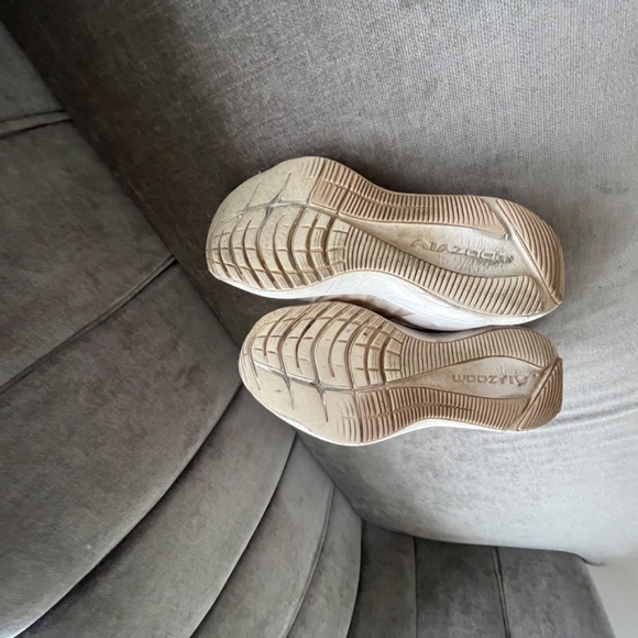 Nike Runners - 8.5 - Picture 4 of 4